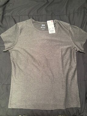 Uniqlo Women’s Crew Neck T-Shirt in Heather Gray